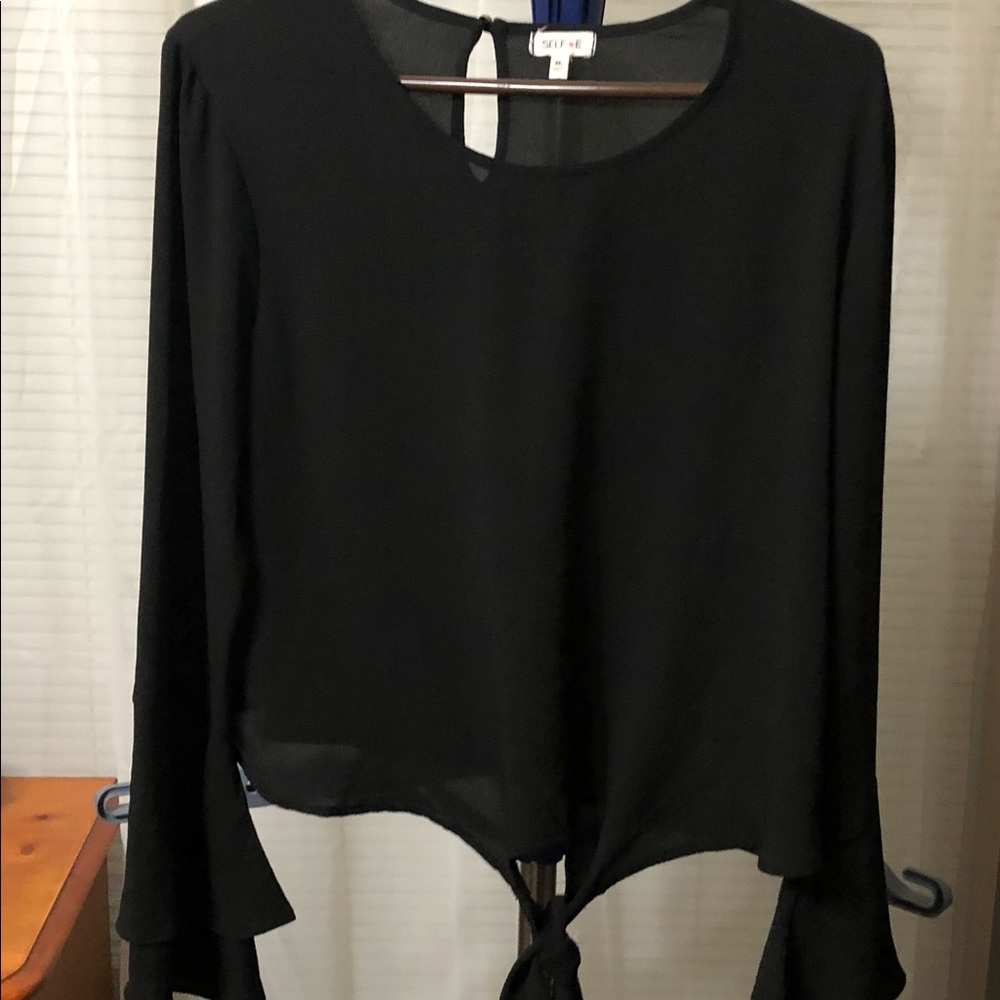 Black bell sleeved top with tie at waist size xl
